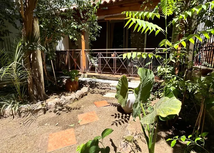 Quiet Apartment With Garden View In Kolonaki