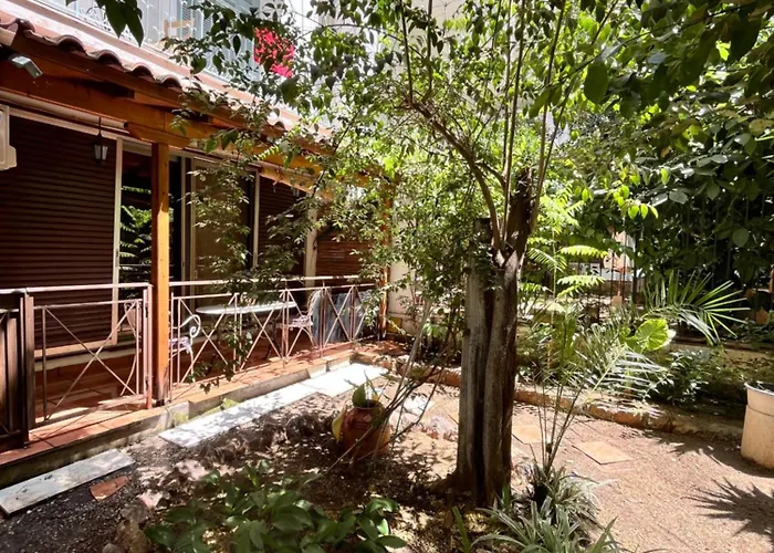 Quiet Apartment With Garden View In Kolonaki